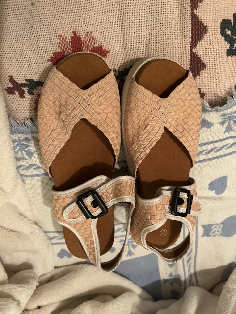 New Berne Mev Sandals Size 9
